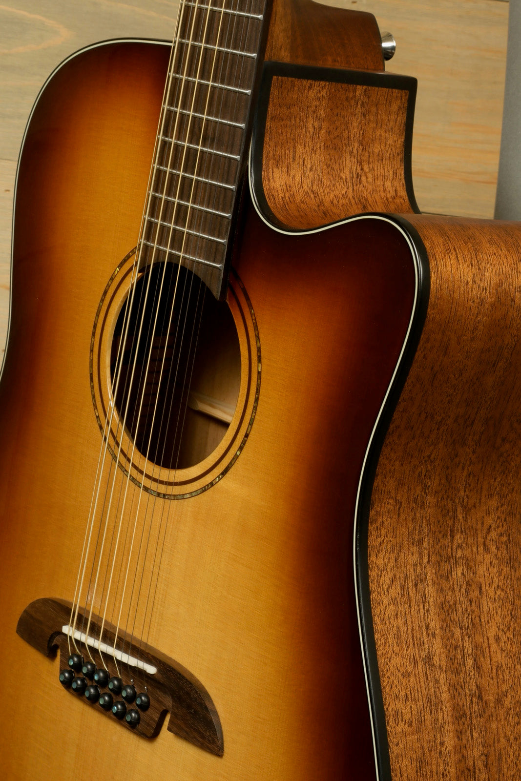 Alvarez AD60ce 12-String Shadowburst Alvarez