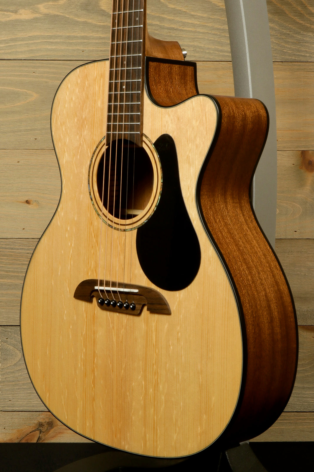 Alvarez AF30CE Artist Series Acoustic-Electric Guitar Alvarez