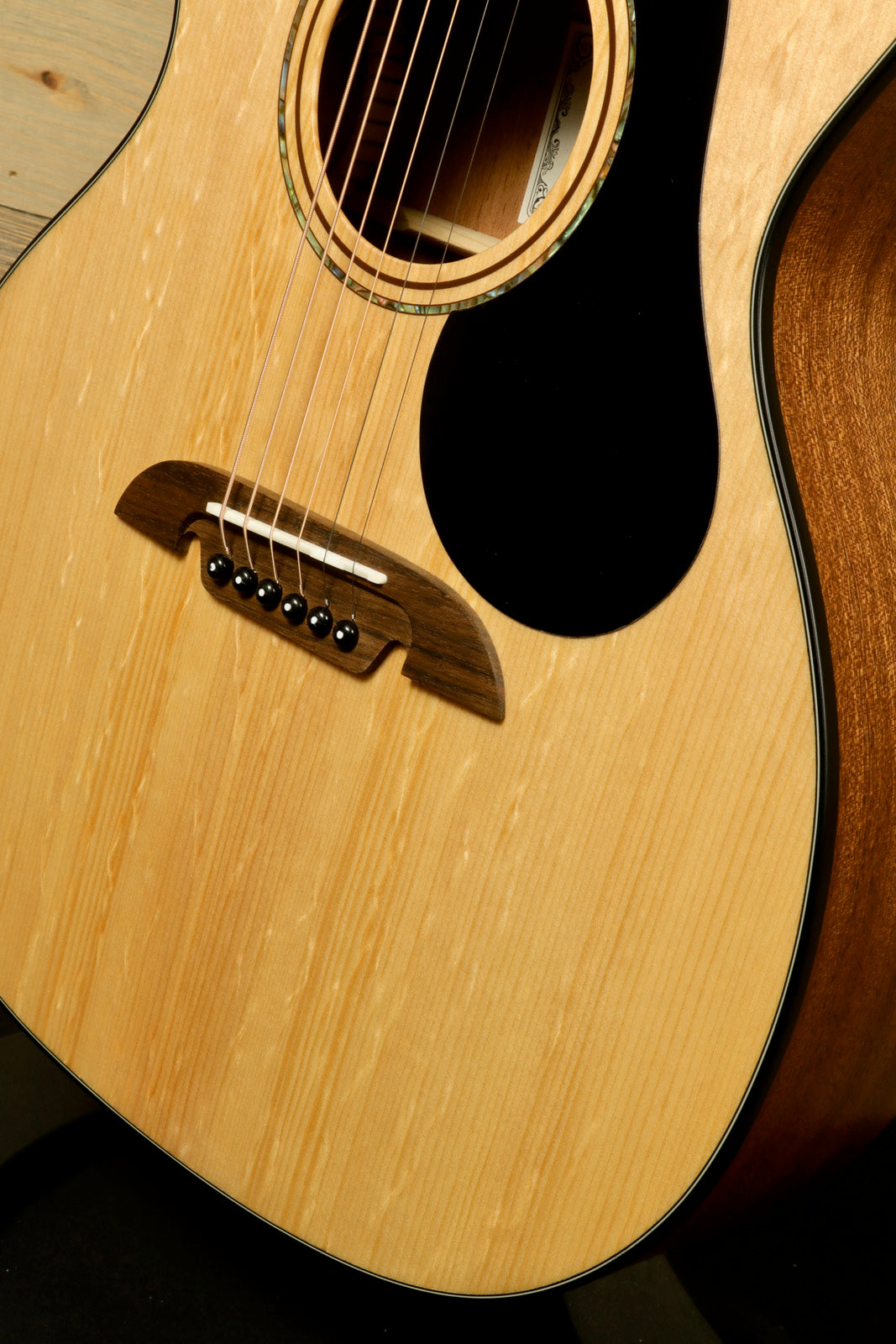 Alvarez AF30CE Artist Series Acoustic-Electric Guitar Alvarez