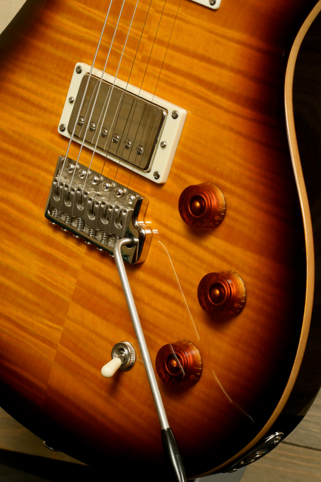 Paul Reed Smith SE DGT Sunburst with PRS Gig Bag showcasing the beautiful wood grain and hardware details