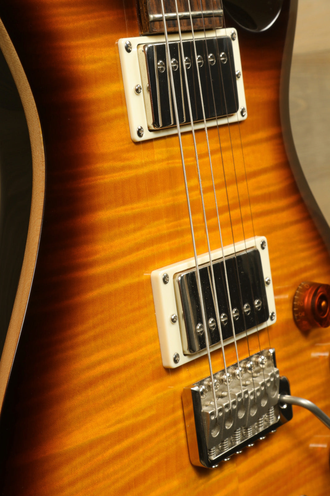 Paul Reed Smith SE DGT Sunburst featuring humbucker pickups and a detailed finish