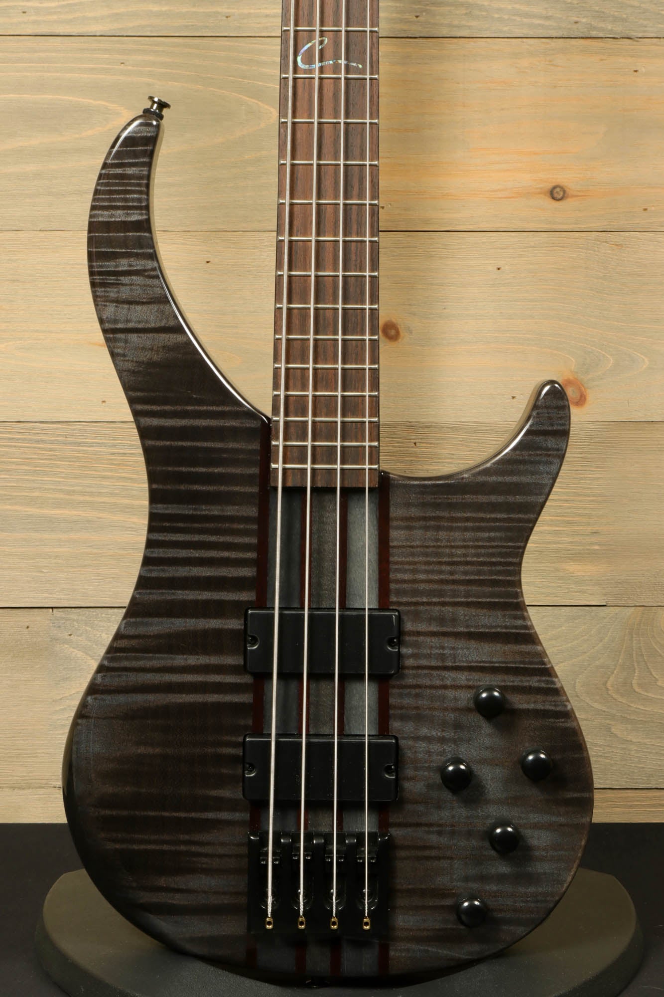 Peavey Cirrus 4 bass guitar with sleek design and smooth finish, featuring four strings and modern controls