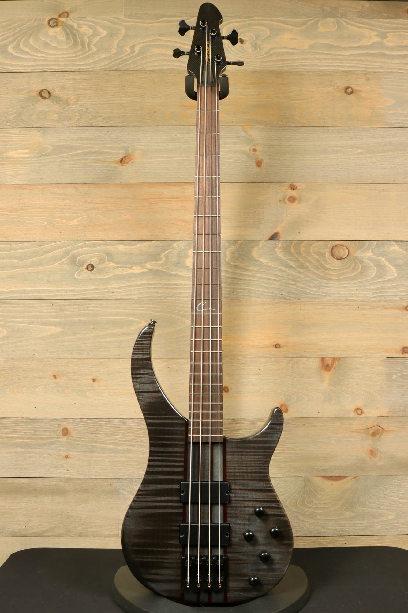 Peavey Cirrus 4 bass guitar with a sleek design and multiple control knobs on a wooden background