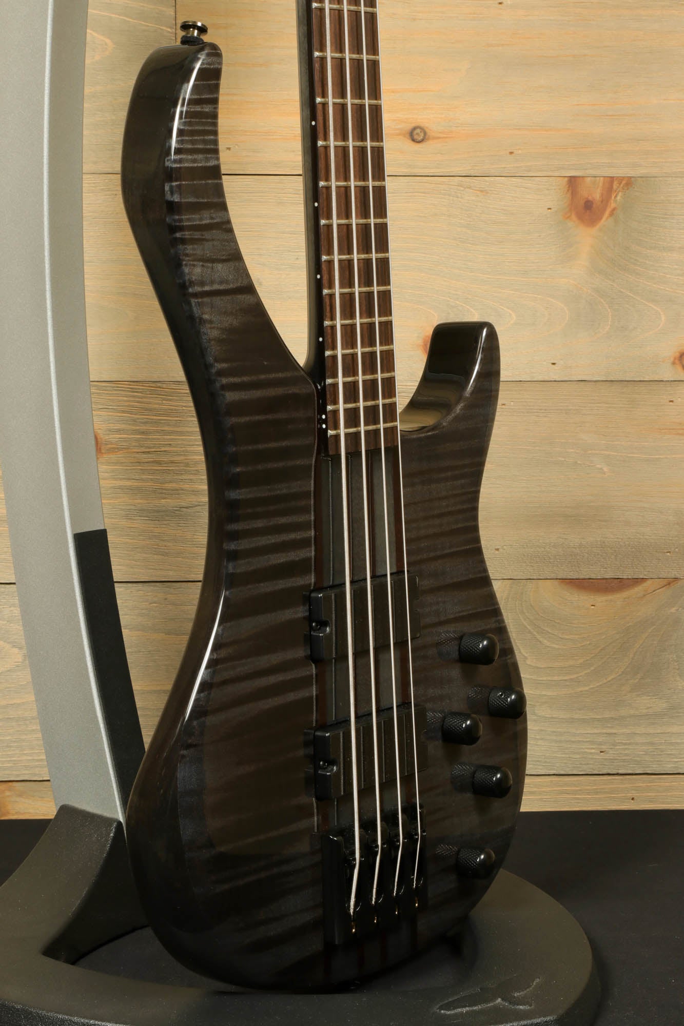 Peavey Cirrus 4 bass guitar with sleek body design and multiple controls for versatile sound