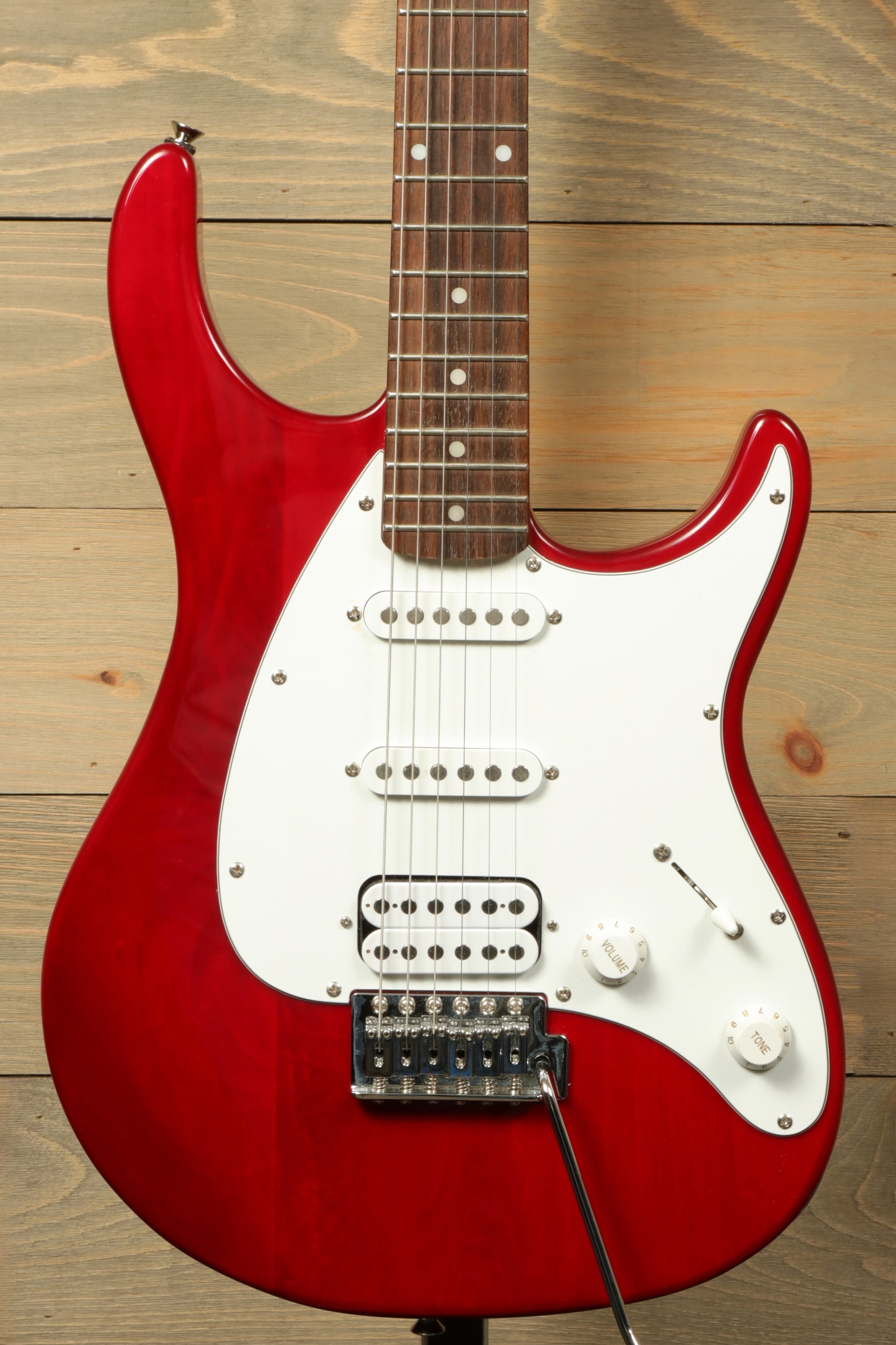 Peavey Raptor Plus - USED electric guitar in red with a white pickguard and three pickups