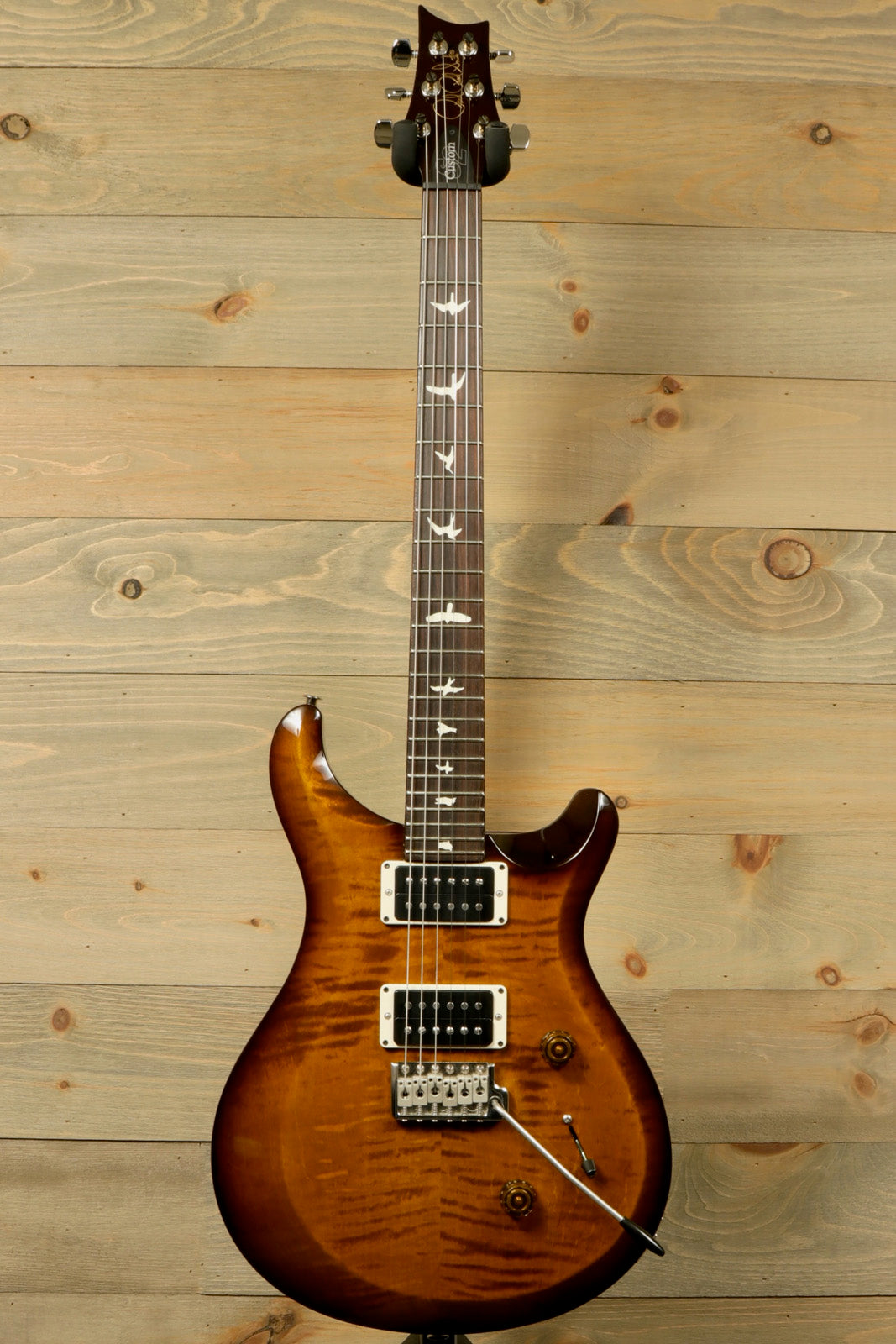 PRS USA PRS Custom 24 amber sunburst, front view with double cutaway and bird inlays
