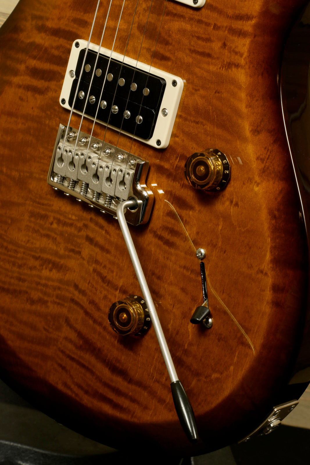 PRS USA PRS Custom 24 in a stunning natural finish, showcasing the bridge and control knobs, top view