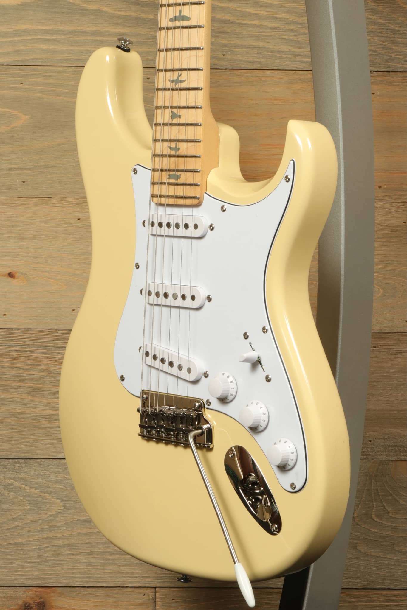 PRS SE Silver Sky - Moon White Electric Guitar with a Smooth Finish and Classic Design