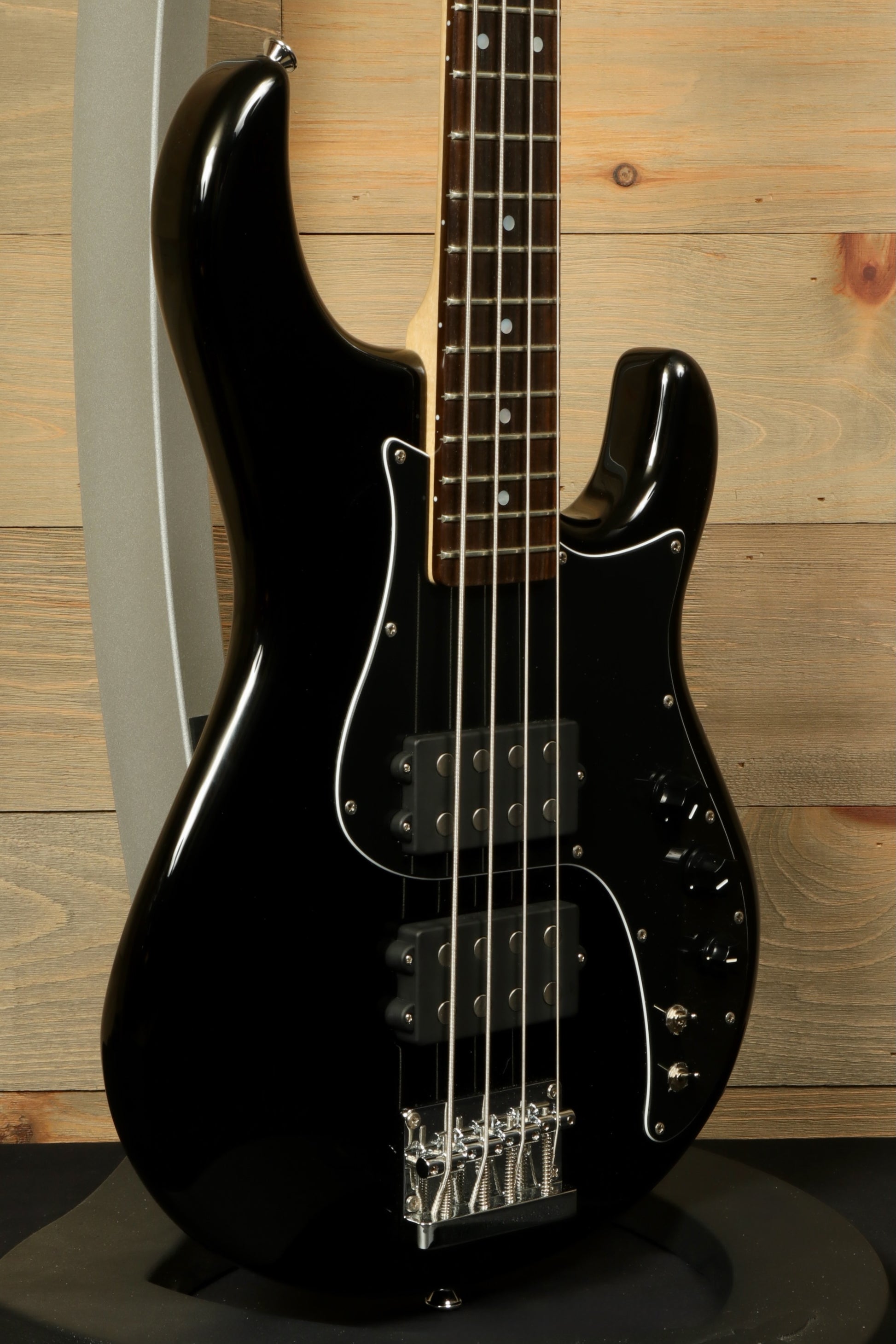 Tagima Fusion-4 H2 bass guitar in black with a sleek design and versatile sound features