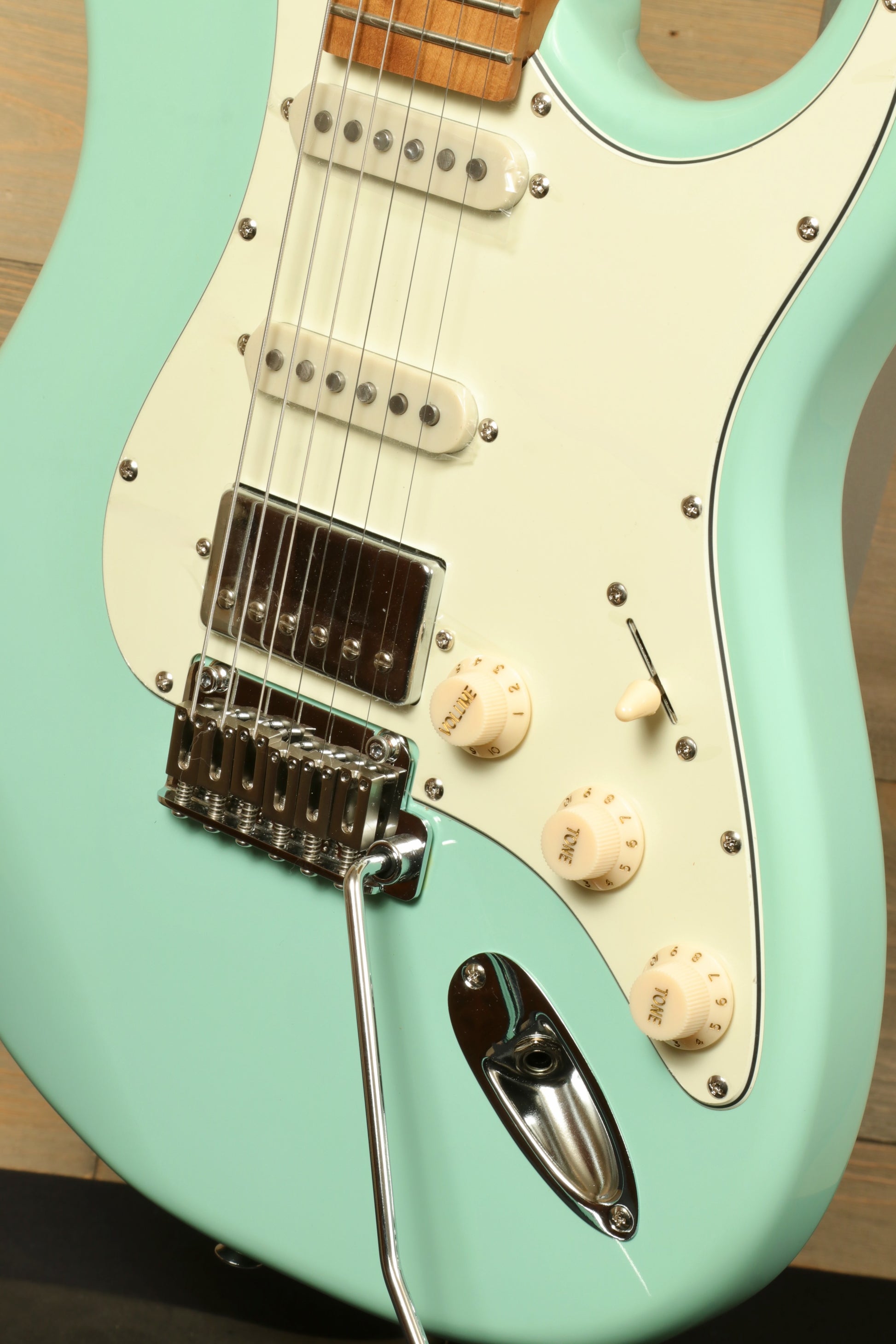 Tagima T 640 SUPER electric guitar in mint green, close-up view of the body and control knobs