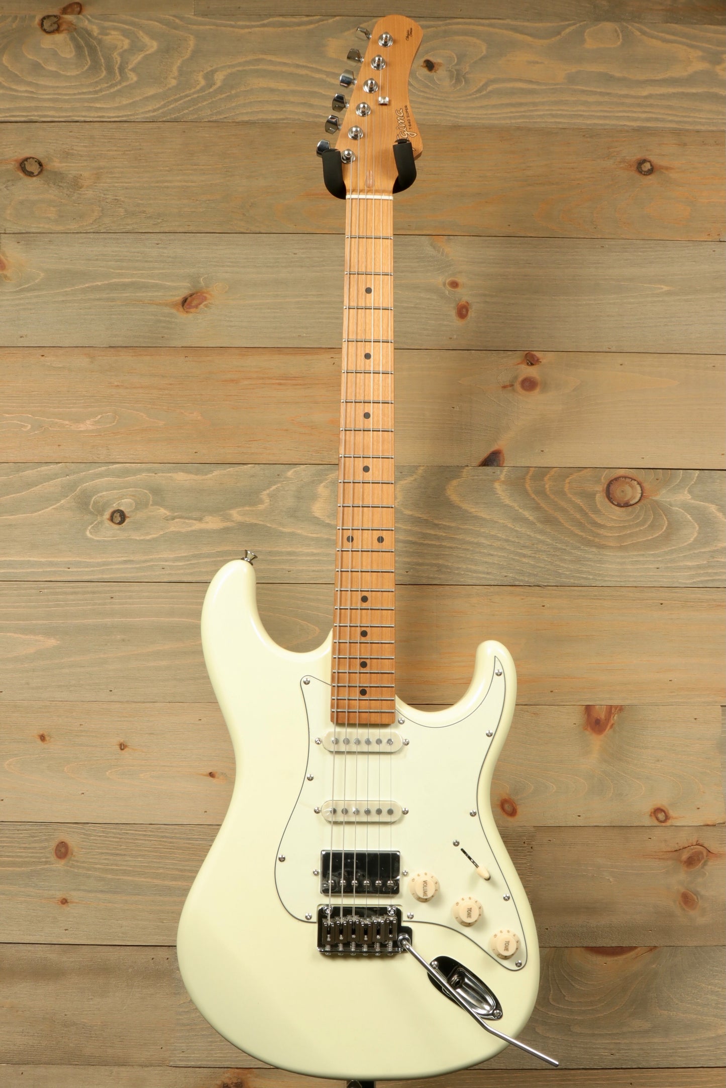 Tagima T 640 SUPER electric guitar in vintage white, front view with six strings and chrome hardware.