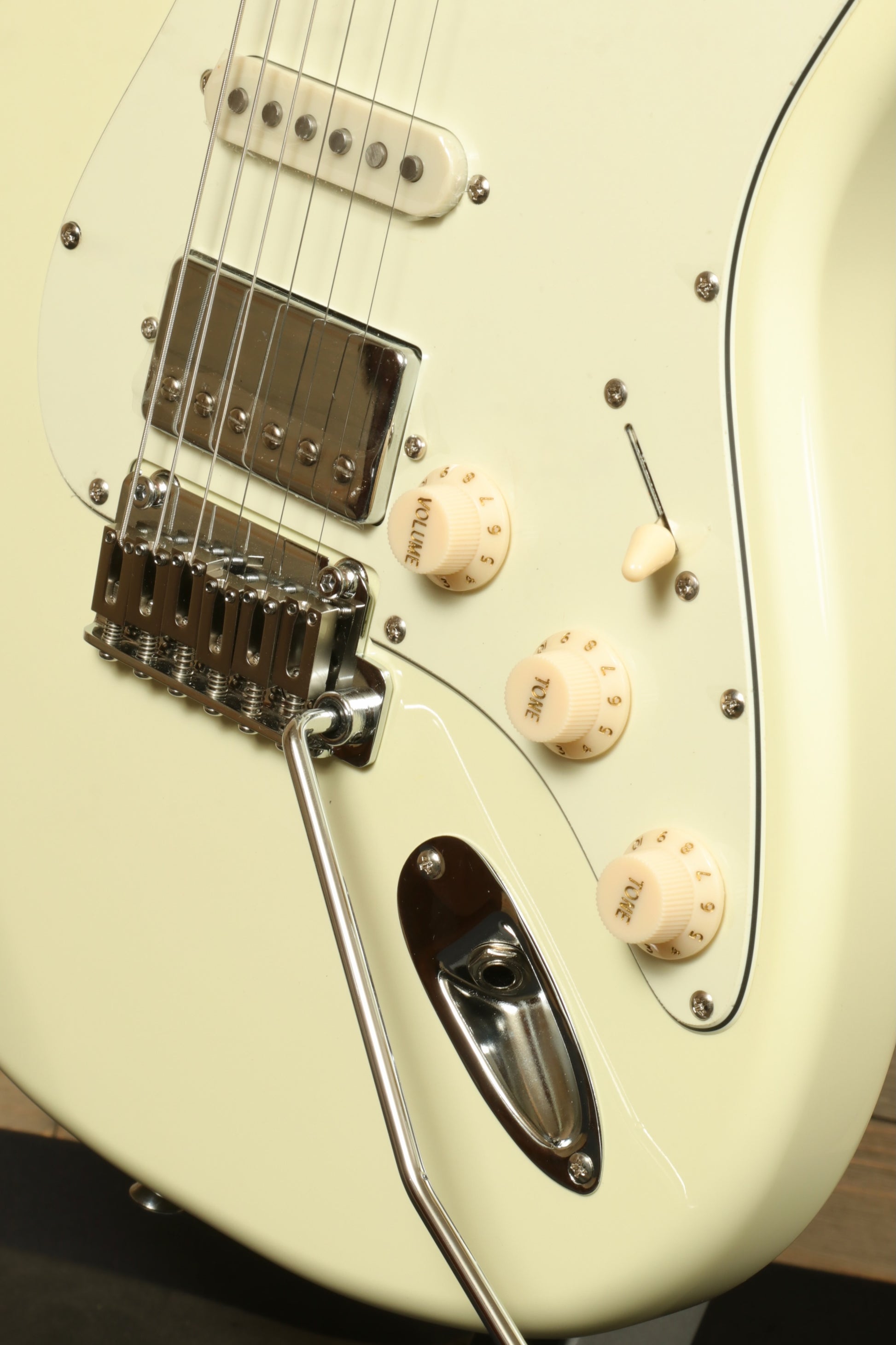 Tagima T 640 SUPER electric guitar, creamy white finish, side view showing controls and bridge