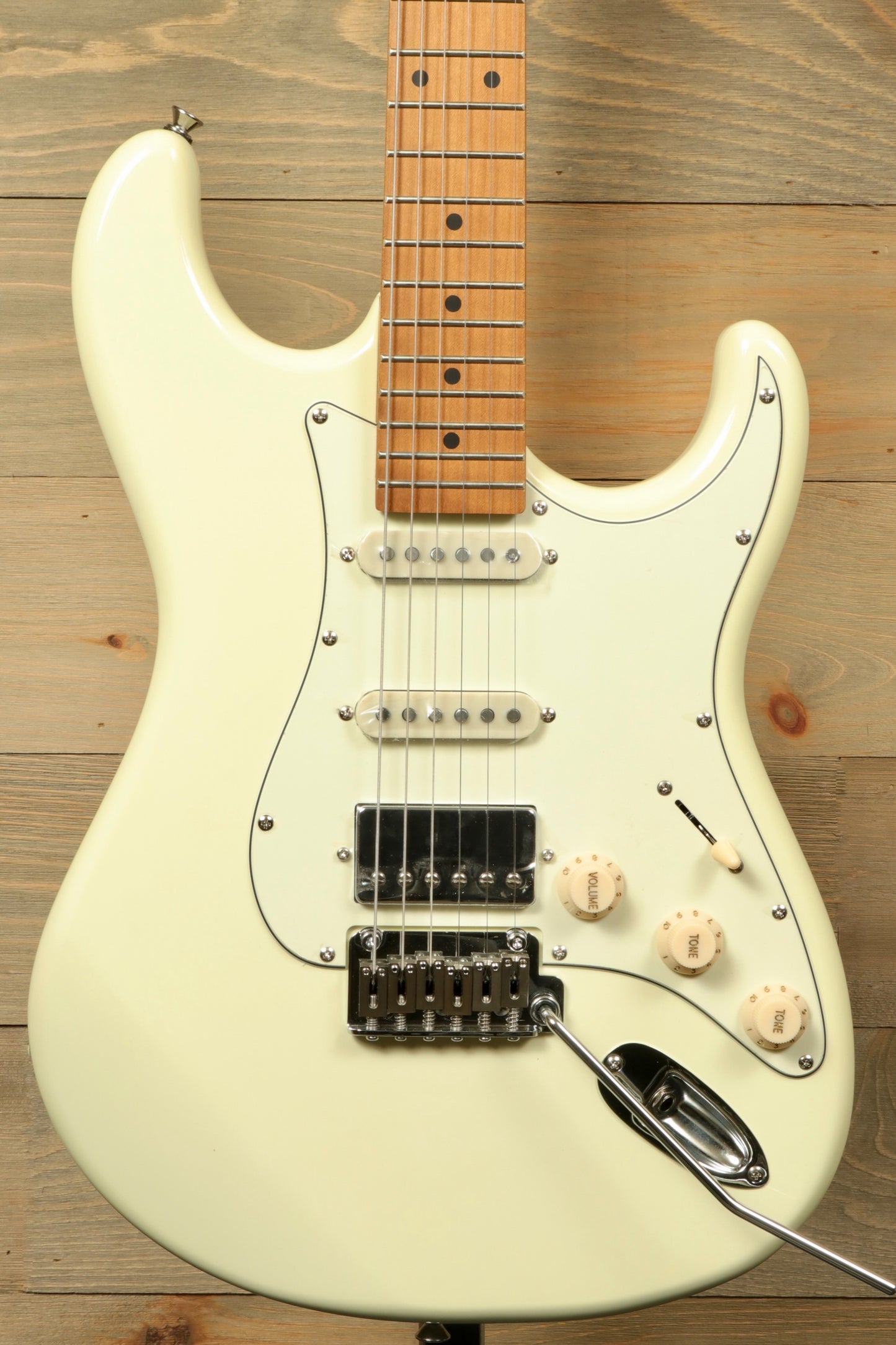 Tagima T 640 SUPER electric guitar in vintage white, front view with three pickups