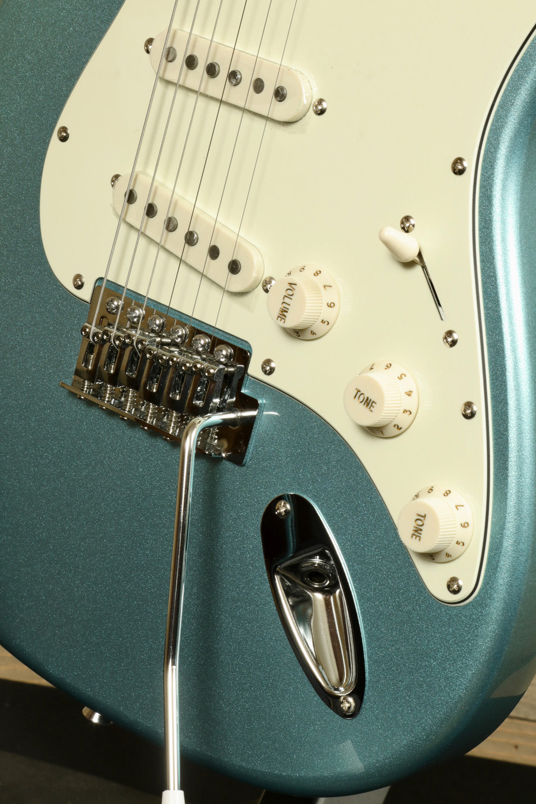 Tagima TG 530 electric guitar featuring a sleek blue finish and vintage style controls