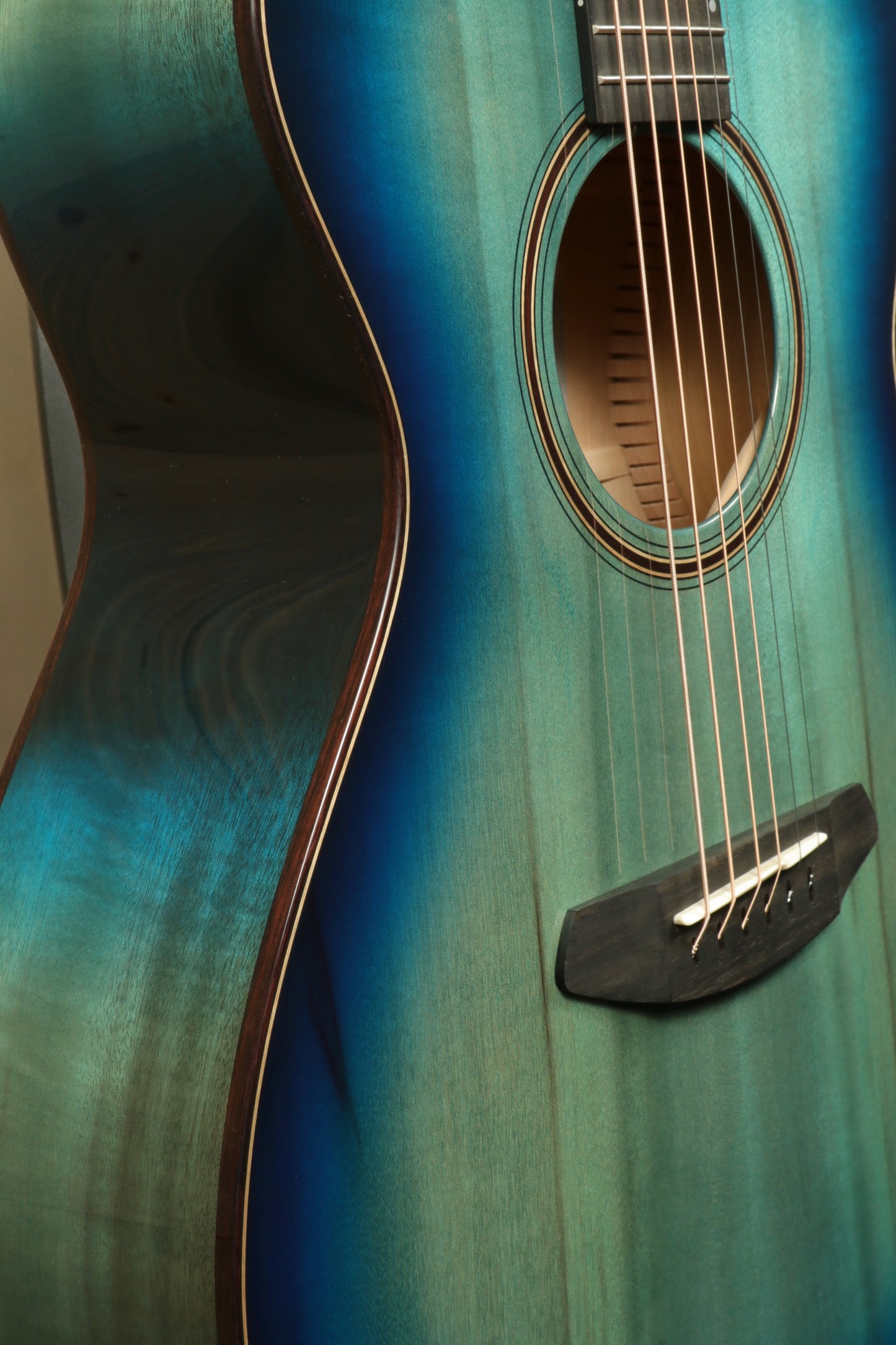 Breedlove Oregon Concert Lagoon Myrtlewood-Myrtlewood LTD In Stock Now