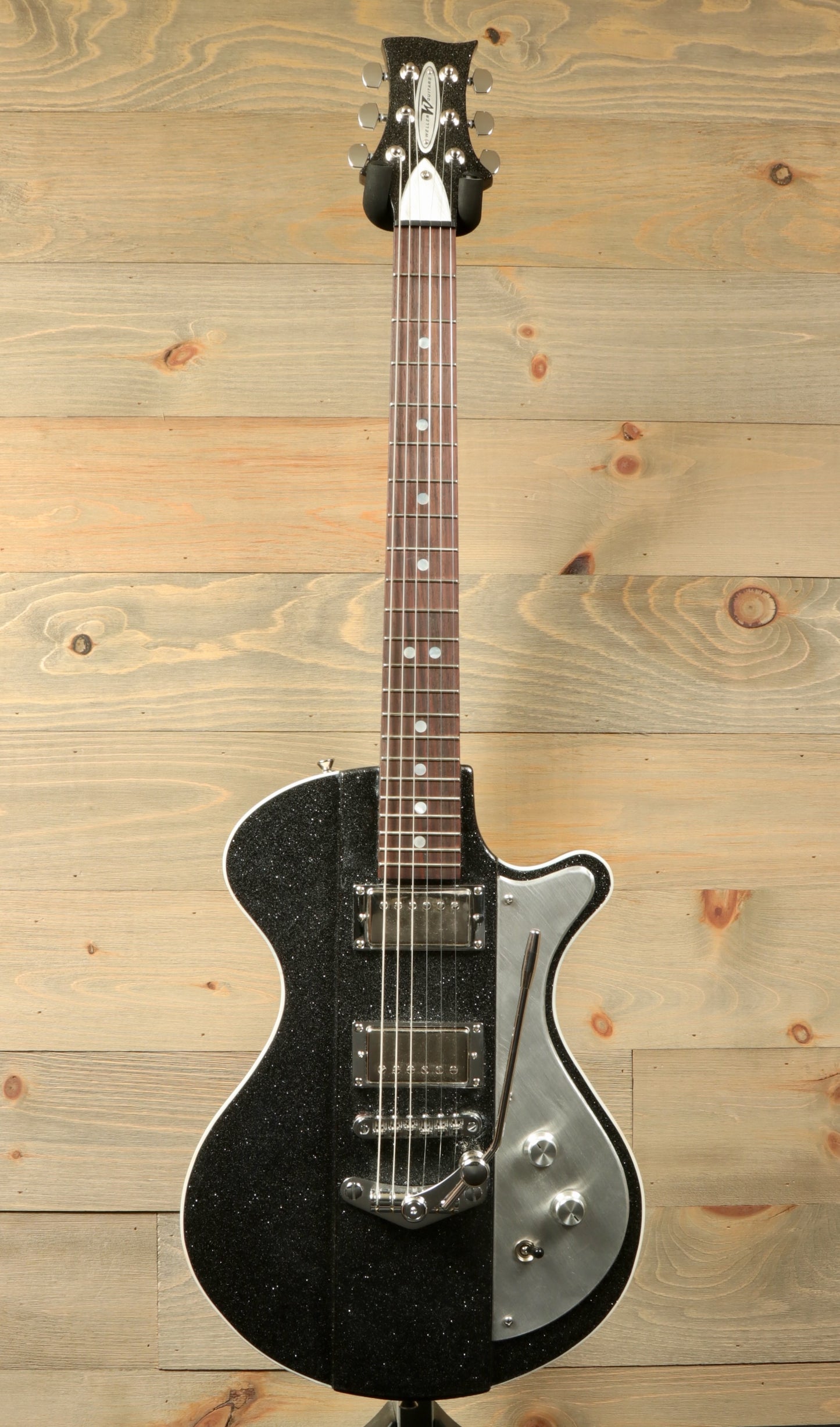 Weller Fleetwood Tremolo electric guitar in black sparkle finish, front view