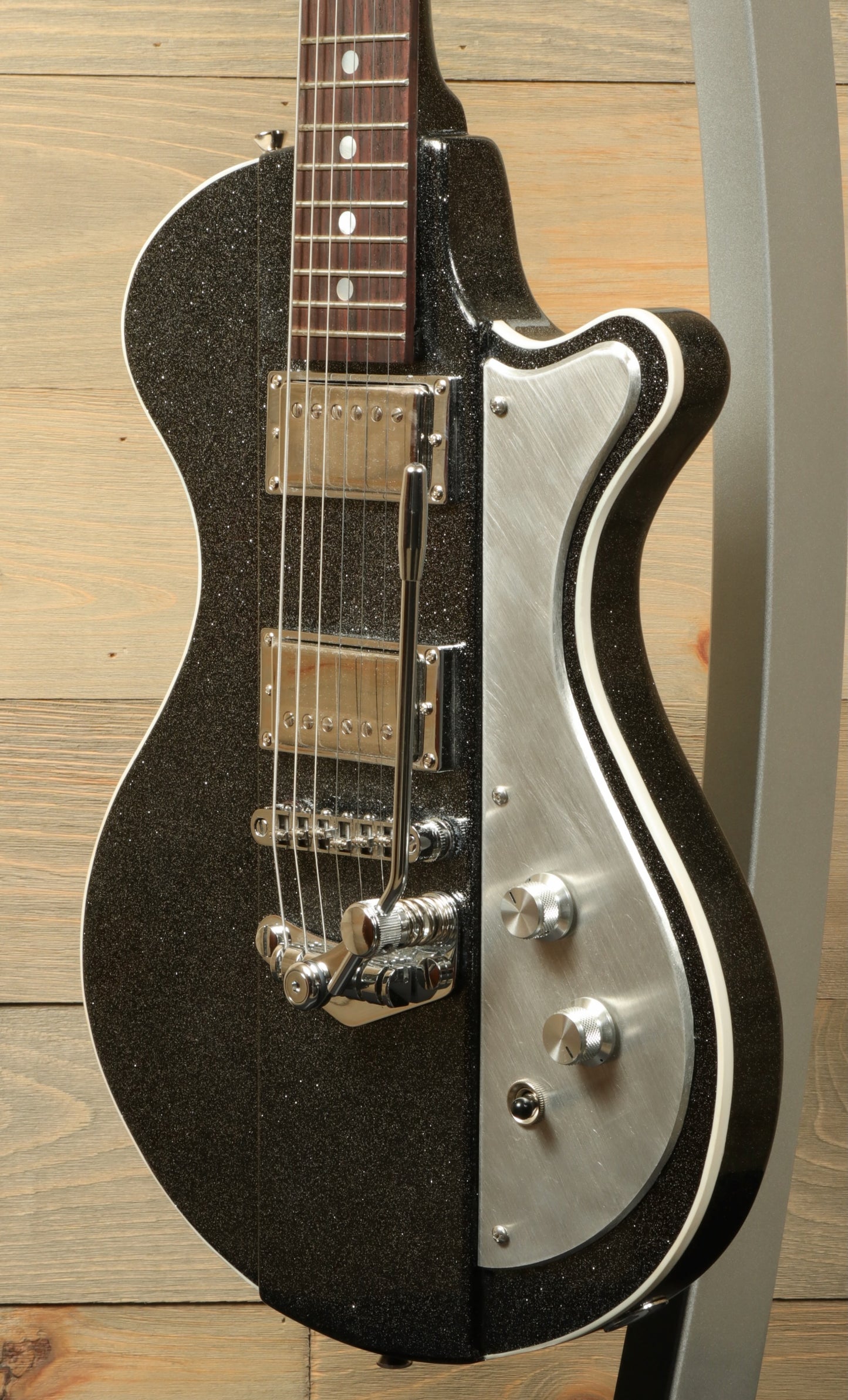Weller Fleetwood Tremolo electric guitar in black sparkle finish, side view