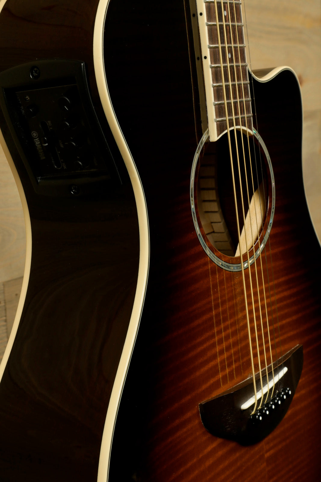 Yamaha APX600 FM acoustic electric guitar in sunburst finish with RoadRunner gig bag, side view