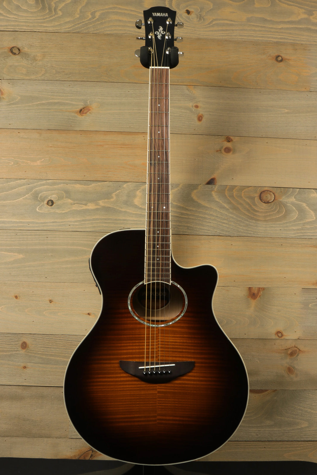 Yamaha APX600 FM sunburst acoustic electric guitar with RoadRunner gig bag, front view