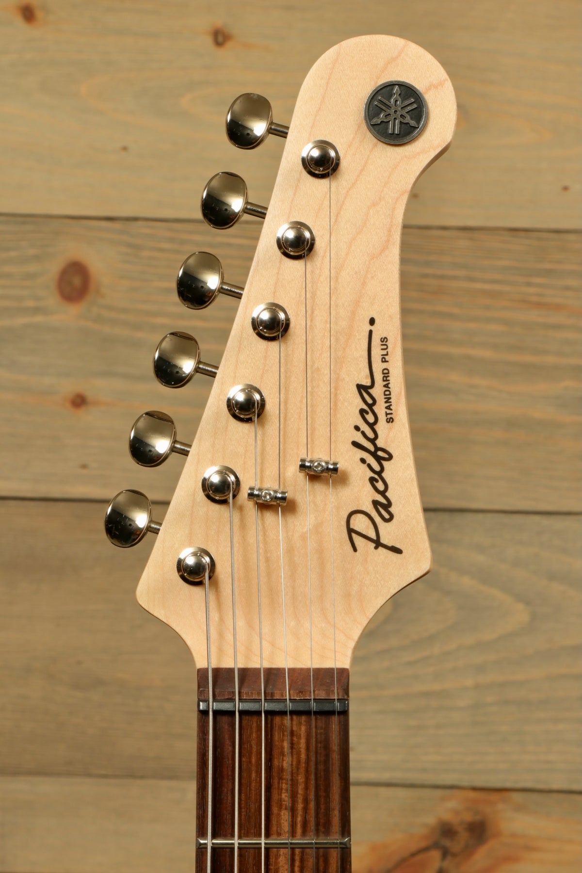 Yamaha Pacifica Peppermint Green, headstock view showcasing tuning pegs and logo