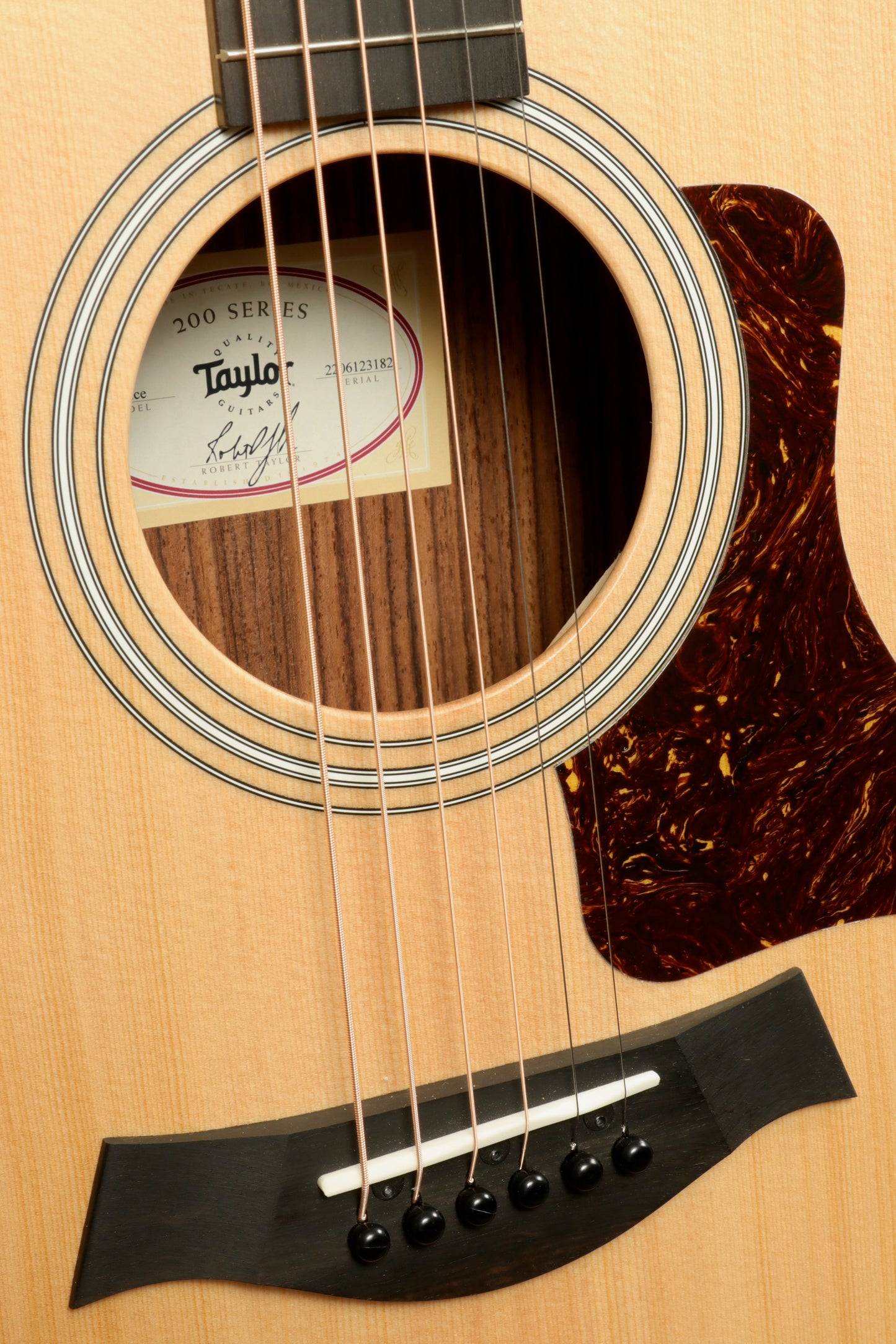 Taylor 212ce