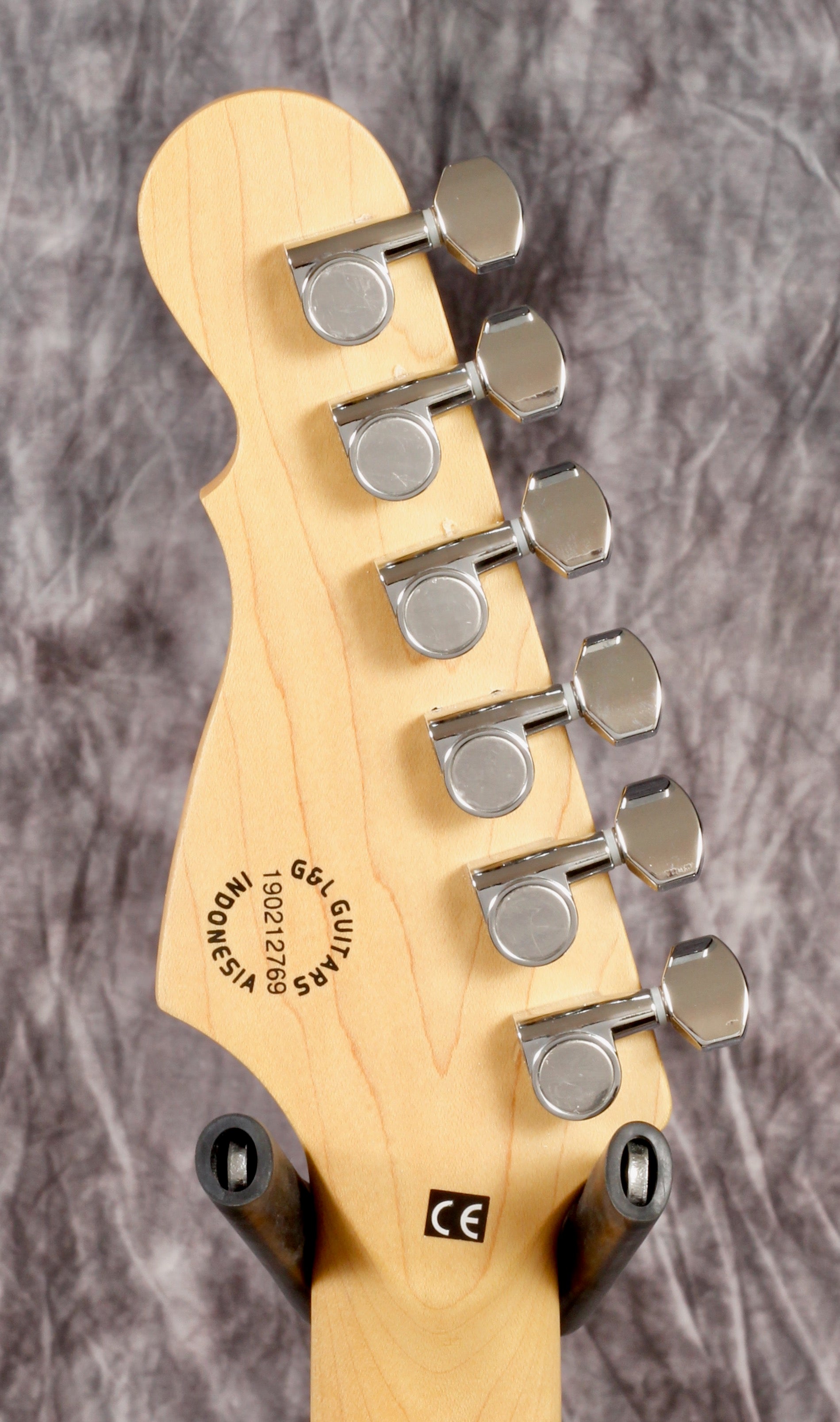 G&L Tribute Legacy Gloss White Alnico (Main Street Series).
