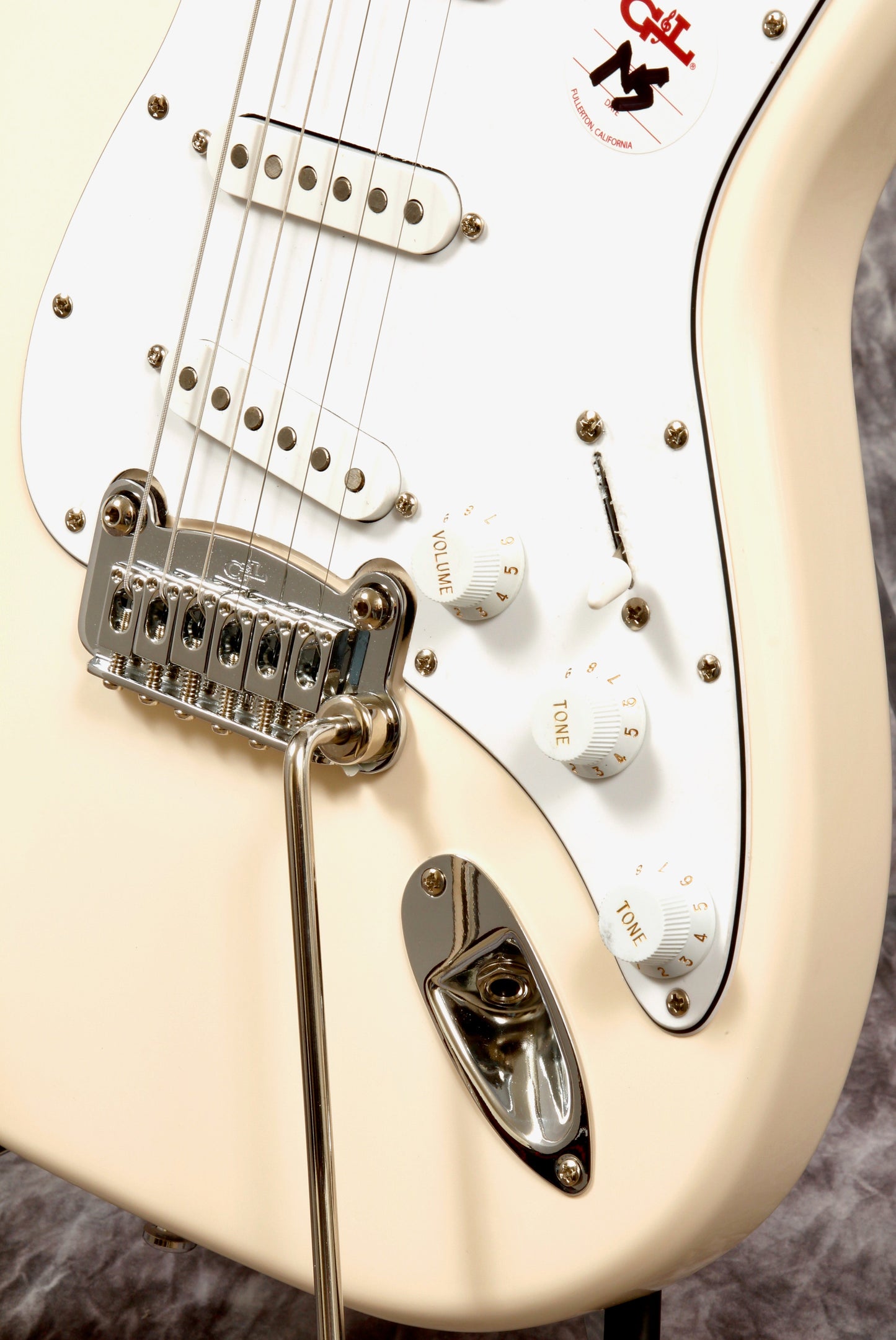 G&L Tribute Legacy Gloss White Alnico (Main Street Series) G&L