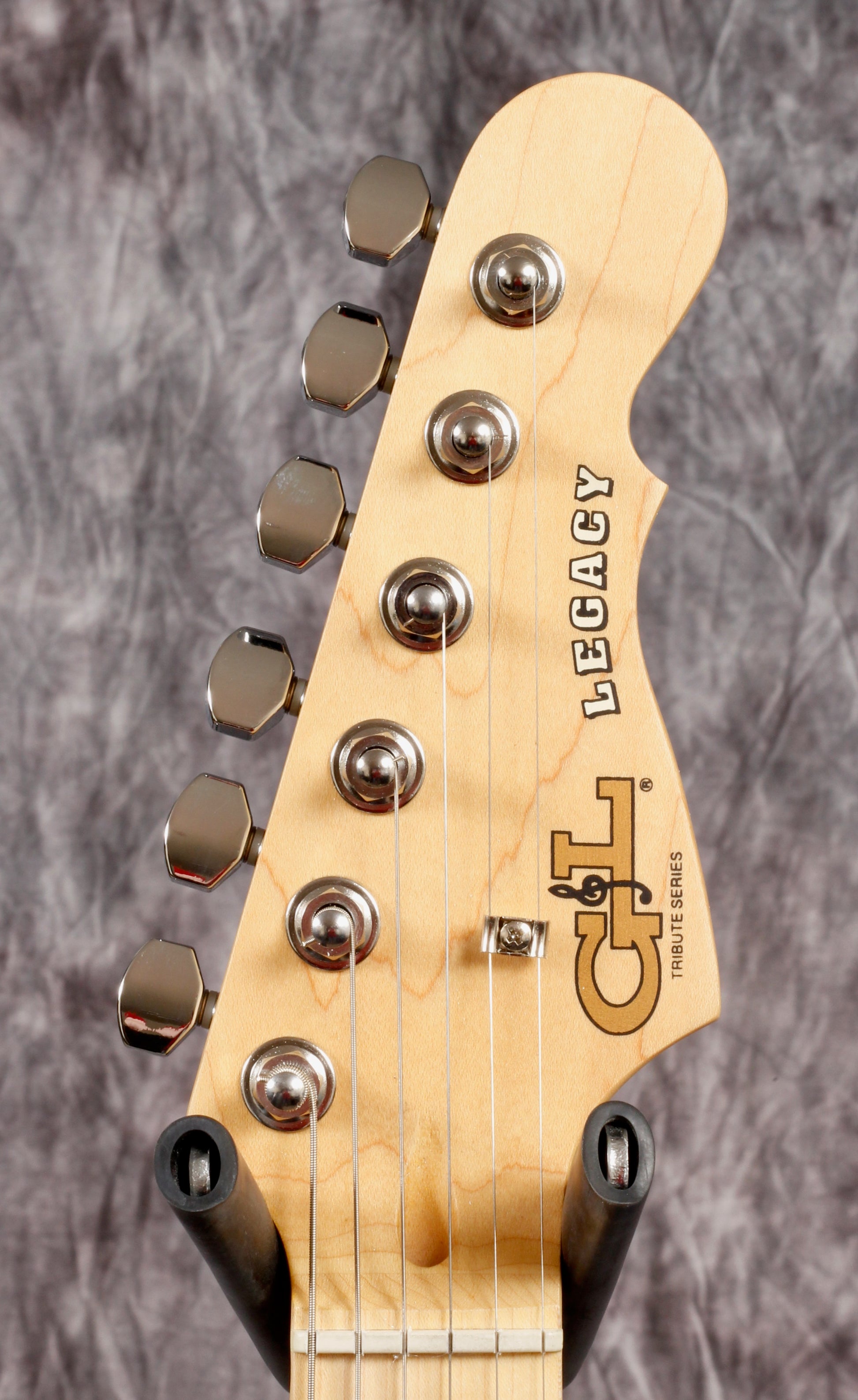 G&L Tribute Legacy Gloss White Alnico (Main Street Series).