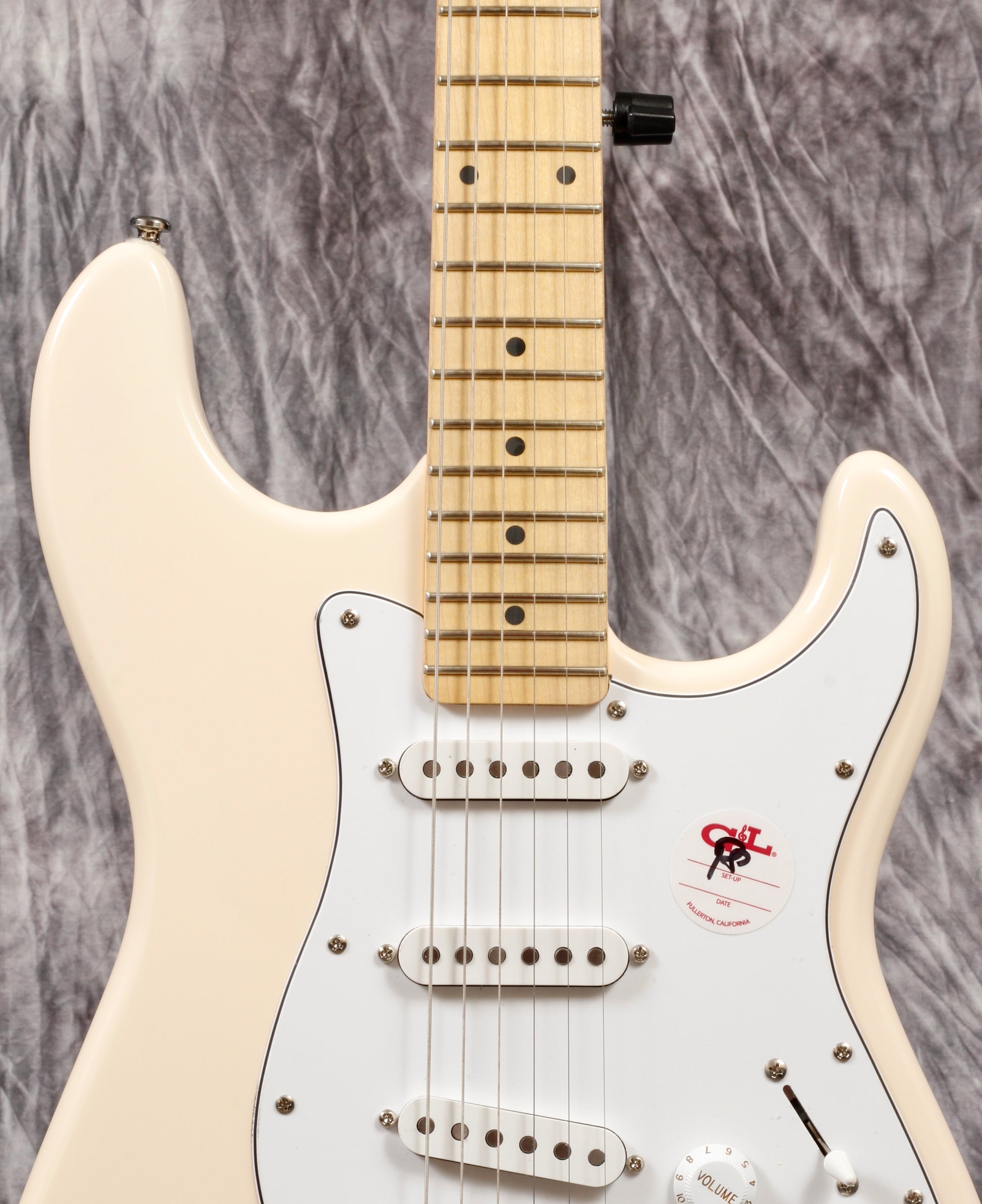 G&L Tribute Legacy Gloss White Alnico (Main Street Series).