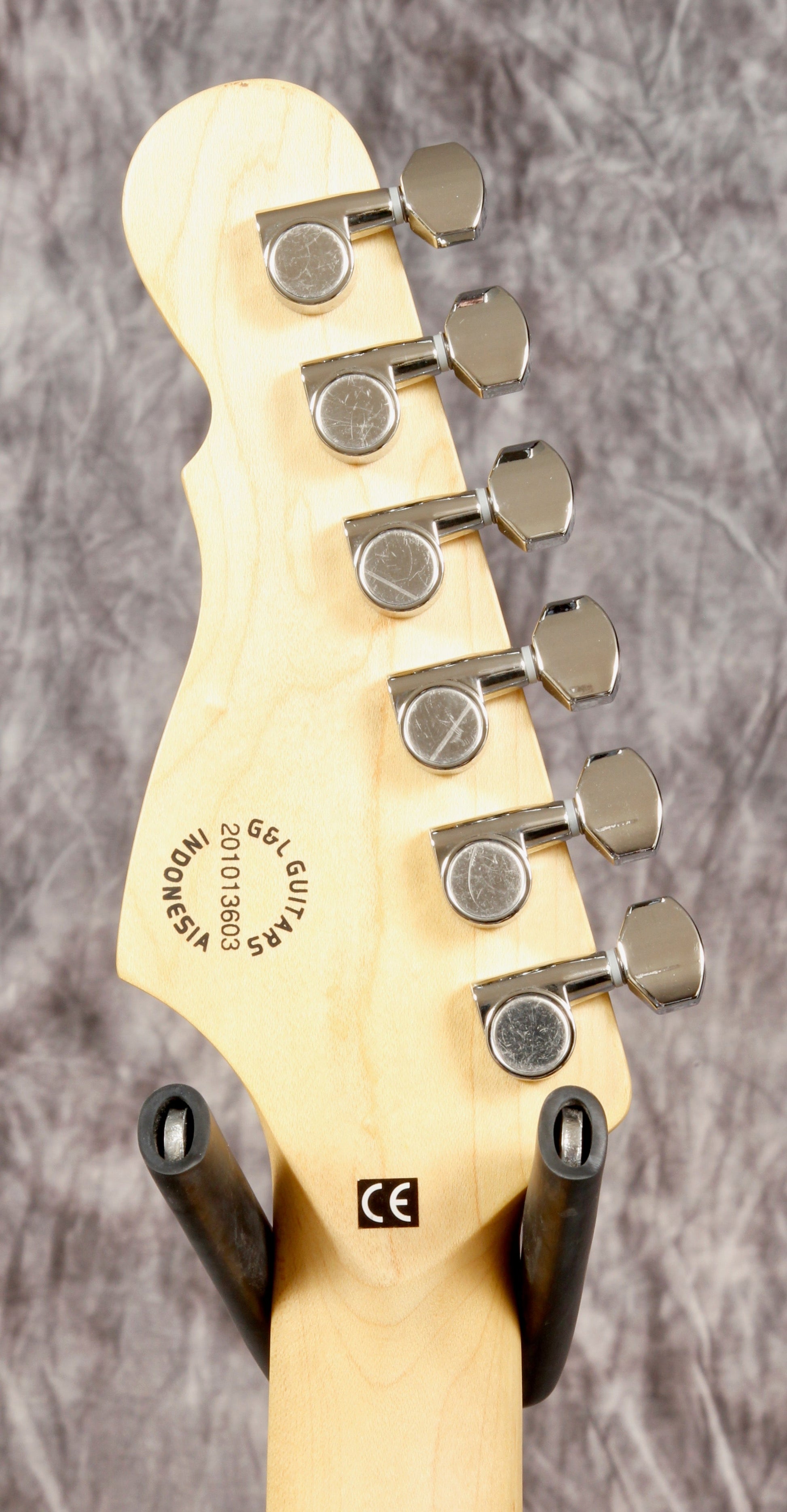 G&L Tribute Legacy Gloss White Alnico (Main Street Series) G&L