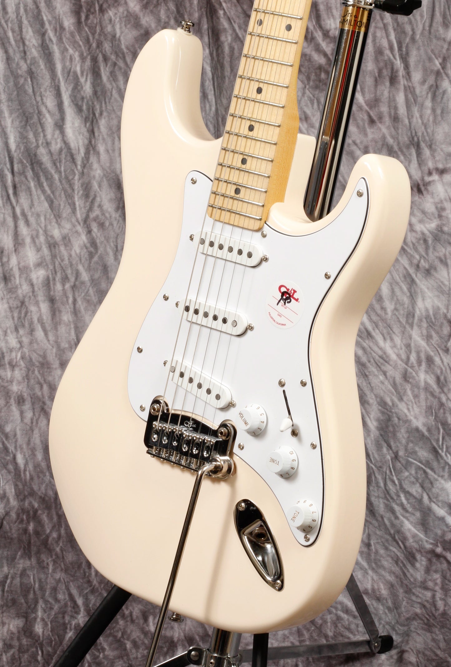 G&L Tribute Legacy Gloss White Alnico (Main Street Series).