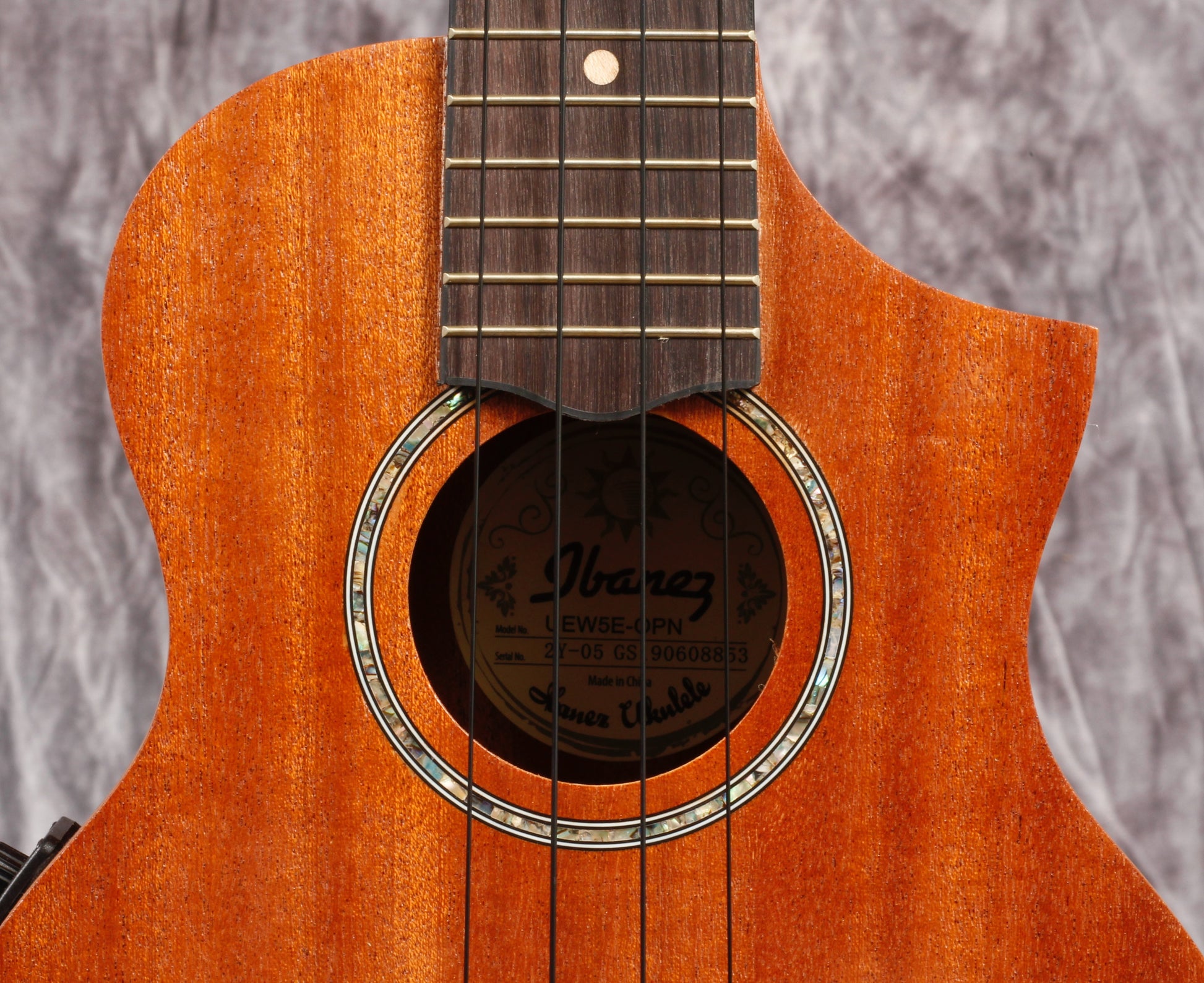Ibanez Concert Ukulele UEW5E.