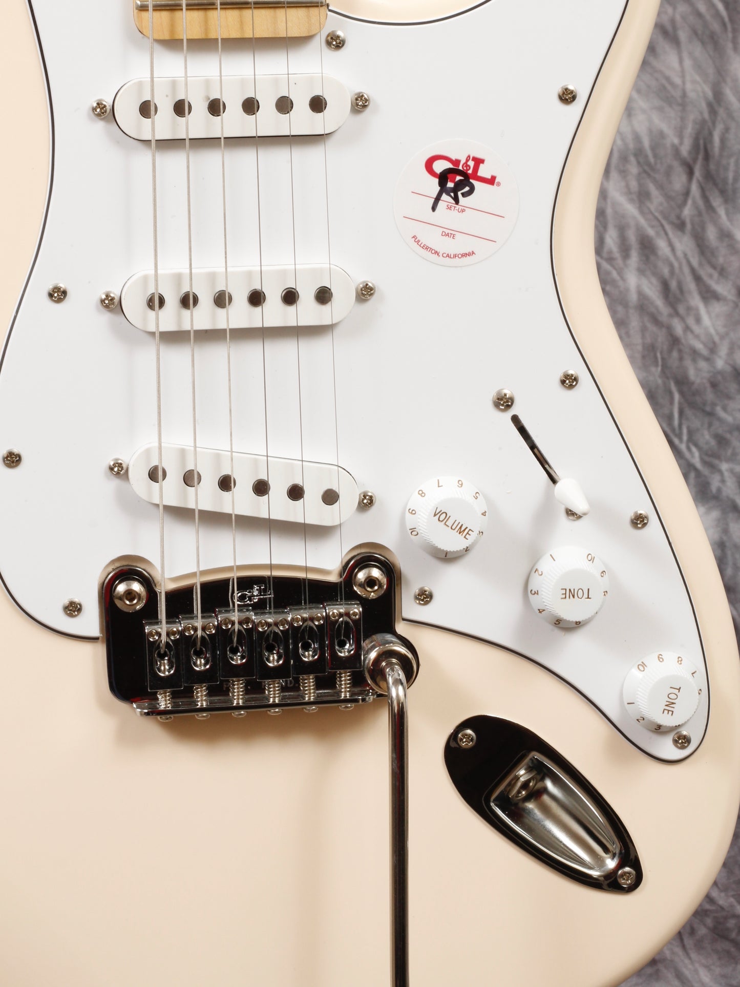 G&L Tribute Legacy Gloss White Alnico (Main Street Series).