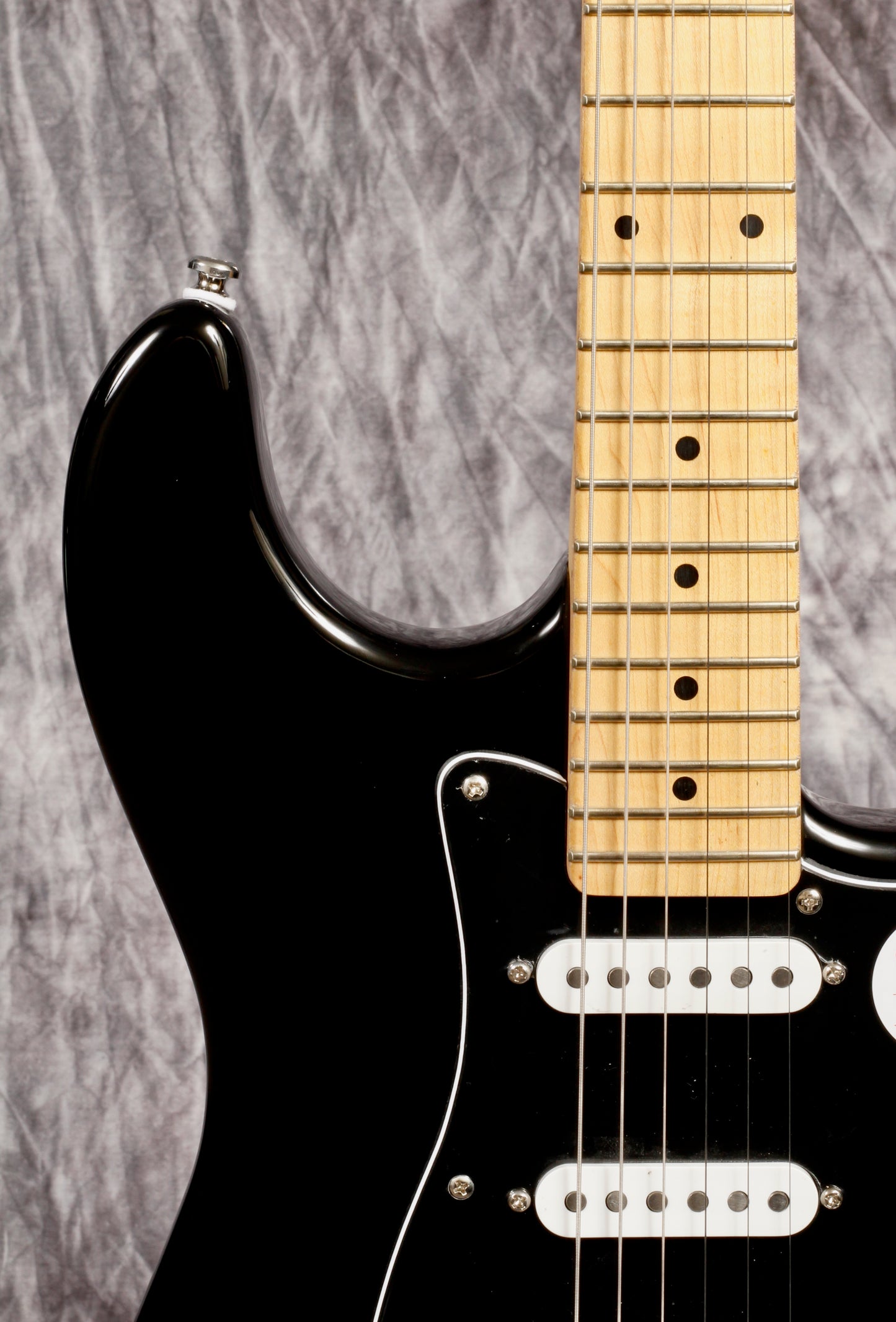G&L Tribute Legacy Gloss Black Alnico Gilmour-Inspired (Main Street Series).