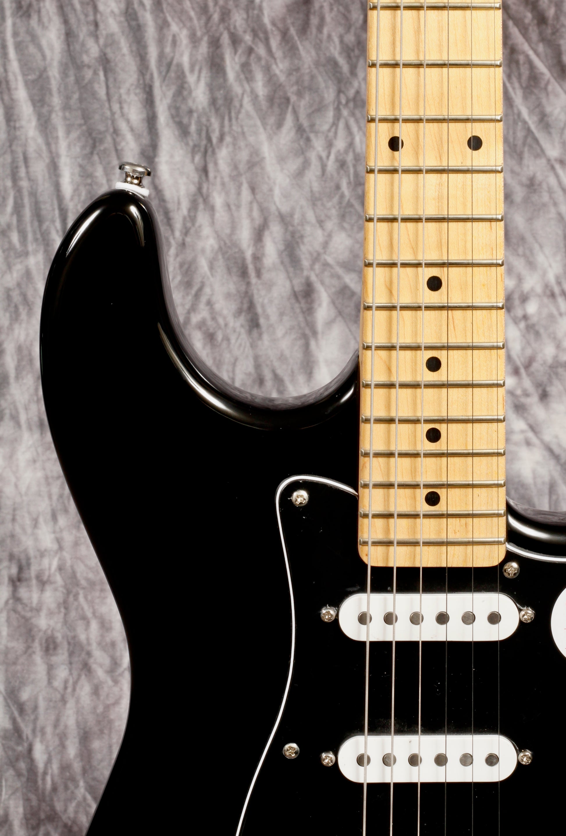 G&L Tribute Legacy Gloss Black Alnico Gilmour-Inspired (Main Street Series).