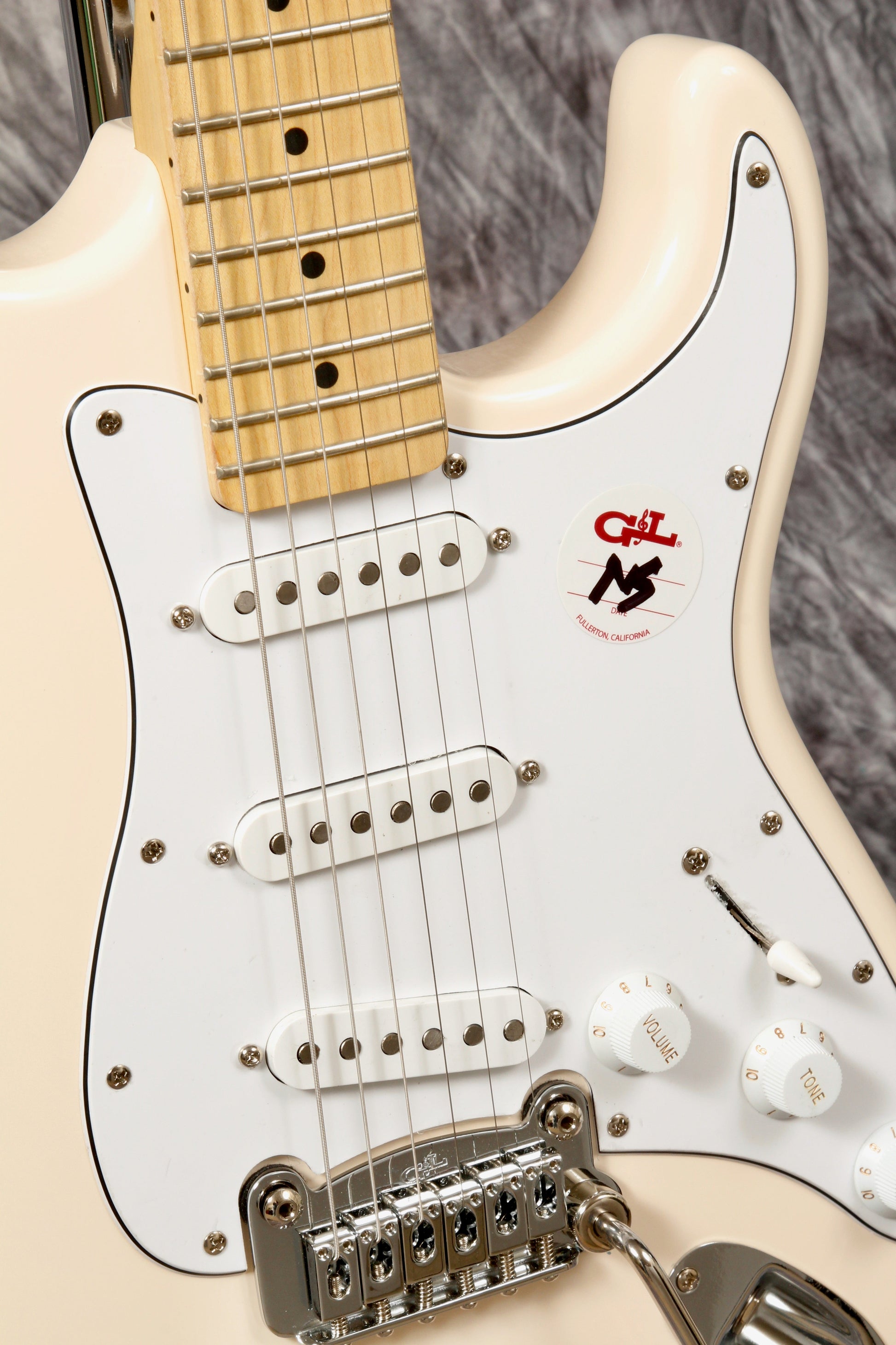 G&L Tribute Legacy Gloss White Alnico (Main Street Series) G&L