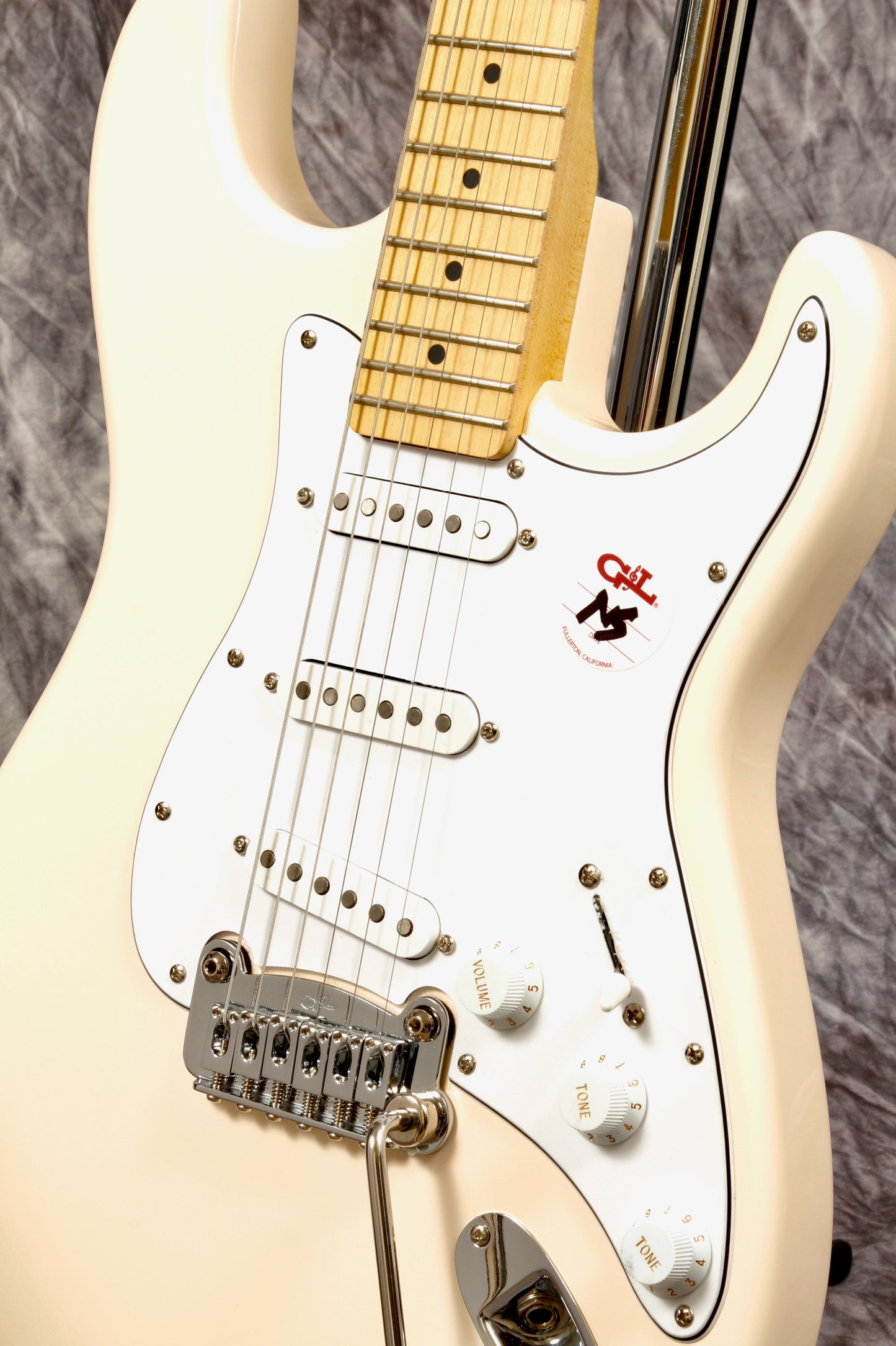 G&L Tribute Legacy Gloss White Alnico (Main Street Series) G&L