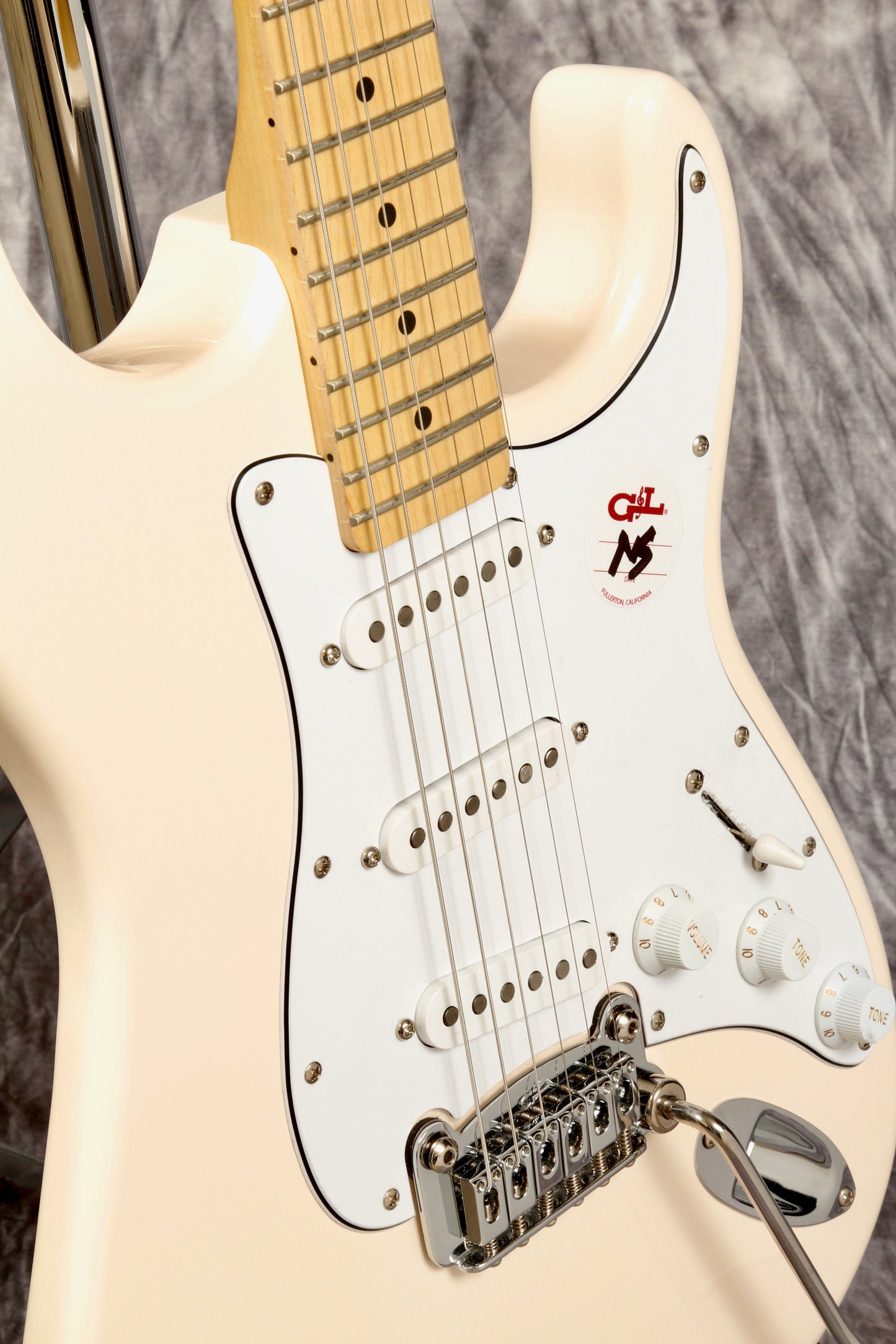 G&L Tribute Legacy Gloss White Alnico (Main Street Series) G&L